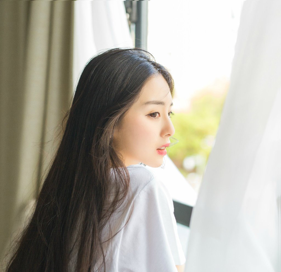 “我等是垫江探马，邓贤将军，我们是严将军麾下之人，求将军救命！”两名斥候看到邓贤，连忙求救道，显然之前被这帮关中将士吓得不轻。